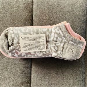 NEW H&M - 7 pair of leopard socks